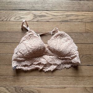 Aerie Cream lace bralette with adjustable straps and a flattering fit size M